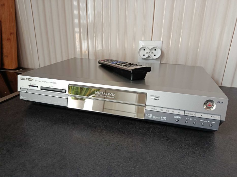 Sprzedam lub zamienię Panasonic Receiver + Nagrywarka DVD. Stan super. Bardzo dobry dźwięk.