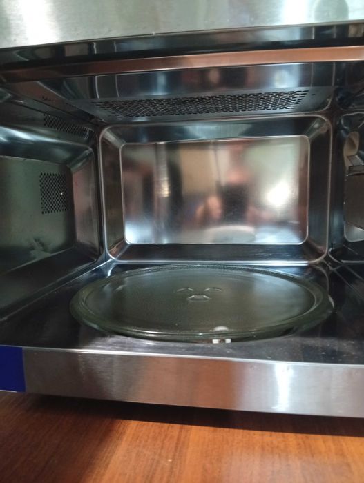 НЕРЖАВІЙКА ПОВНА ! ! ! Є гріль  в дуже гарному стані все працю ОЛХ дос