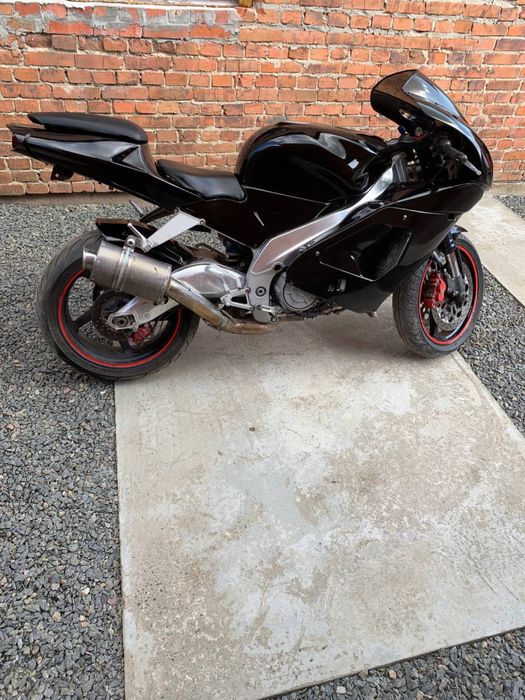 Aprillia RSV 1000 Millie