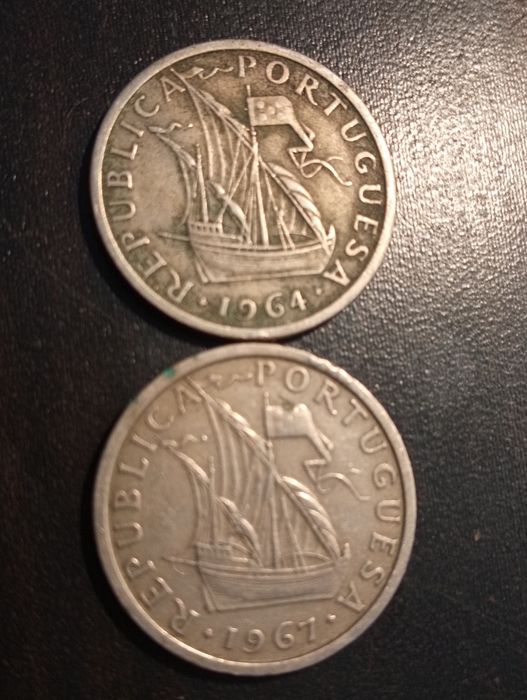 2  moedas de 5 escudos		1964 e 1967