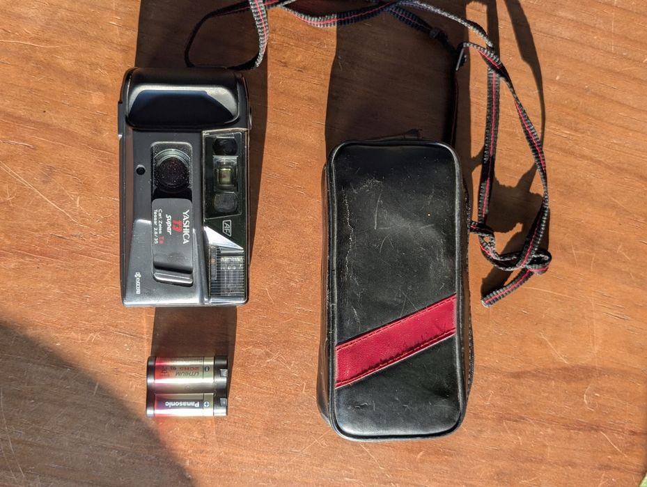 Câmara analógica Yashica T3 Super