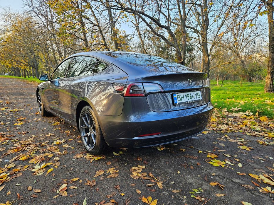 Продам Tesla Model 3  2023р. у відмінному стані