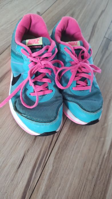 Sprzedam buty dla dziewczynki 35.5