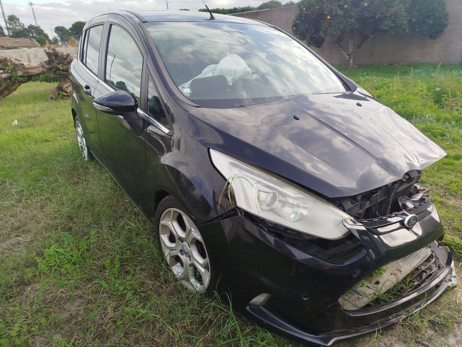 Ford B-max acidentada