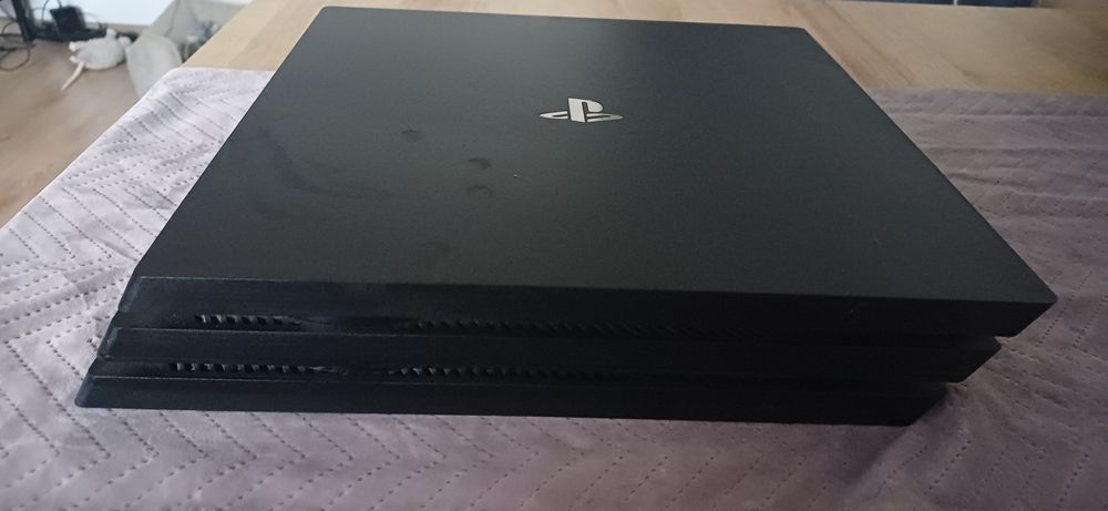 Play Station 4 Pro 1Tb