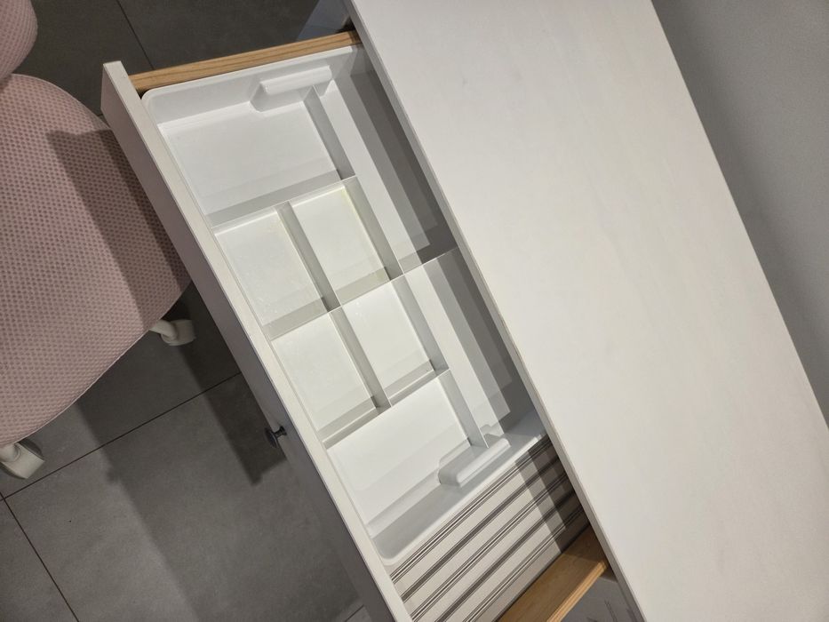 Biurko Hemnes i krzesło Ikea