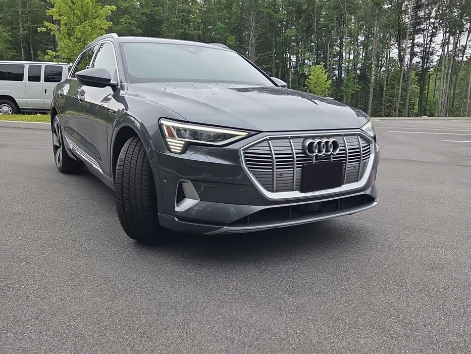 Audi E-Tron      2019