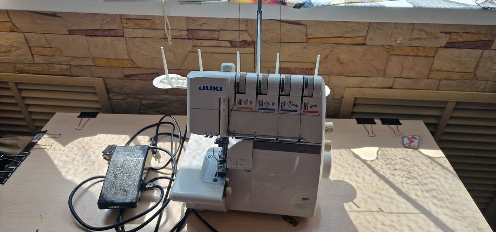 Продам коверлок Juki MO 735