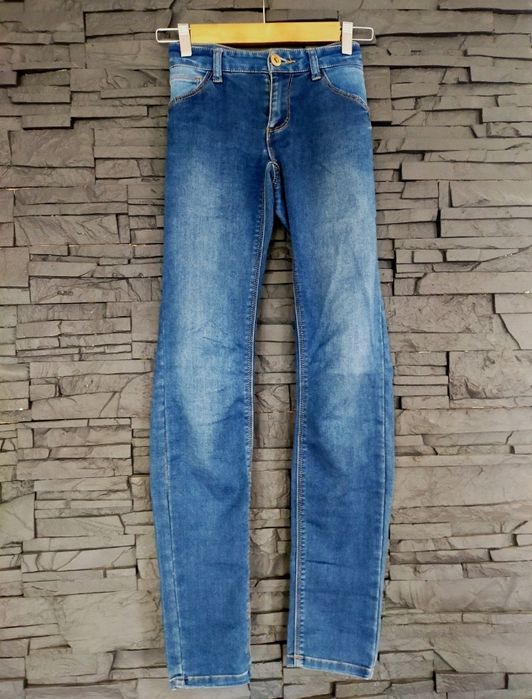 Damskie, niebieskie jeansy