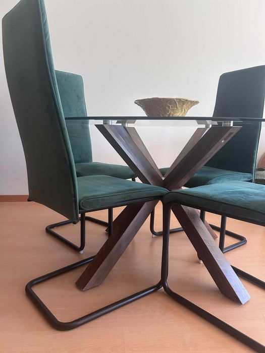 Mesa de jantar com 5 cadeiras