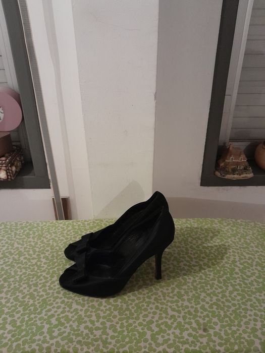 Vendo Sapatos de Senhora HAITY muito bonitos como novos