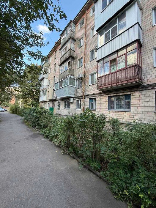 ПРОДАЖ! Двокімнатна квартира під ремонт, ТРЦ Київ