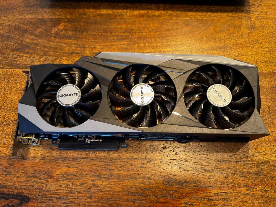 Gigabyte GeForce RTX 3080 GAMING OC 10G (10GB) — Excelente estado