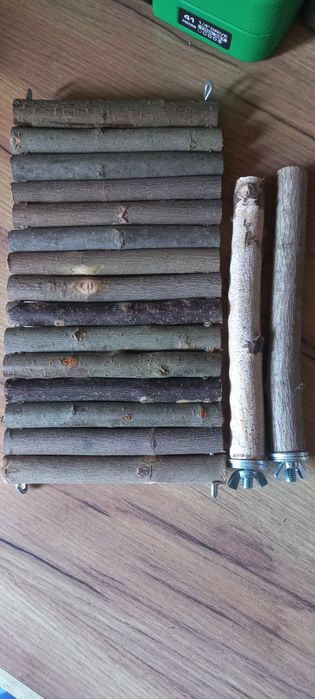 Жердинки, полички для папуг.