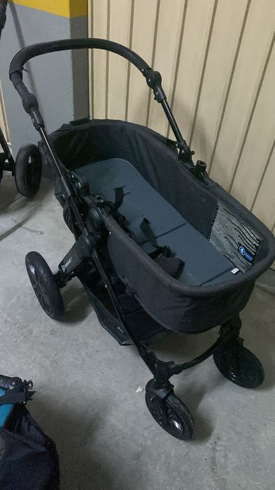 Carro de passeio +alcofa+ovo