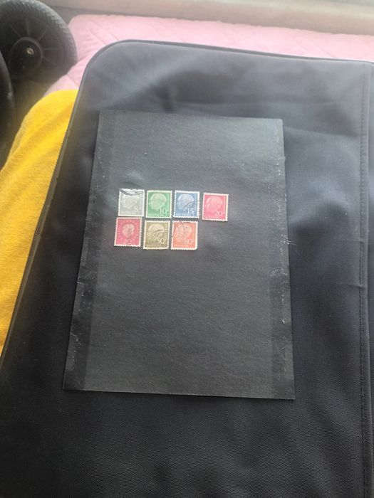 Selos raros, discos vinis e carro