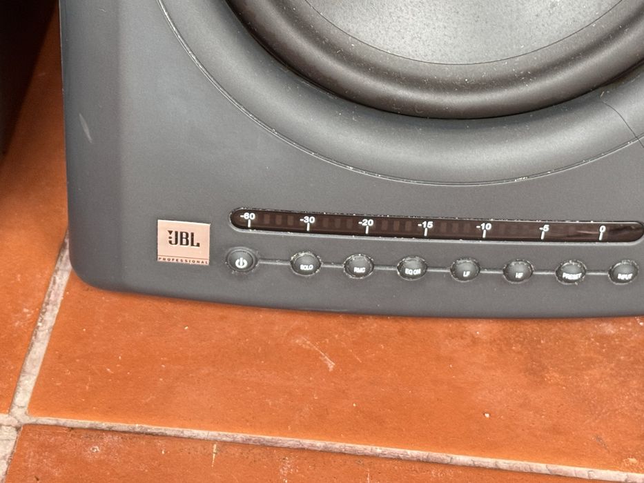 Par de monitores de estúdio JBL LSR4328P + acessórios