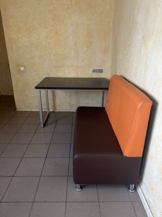 диван і кухонний стіл мебель для кухні