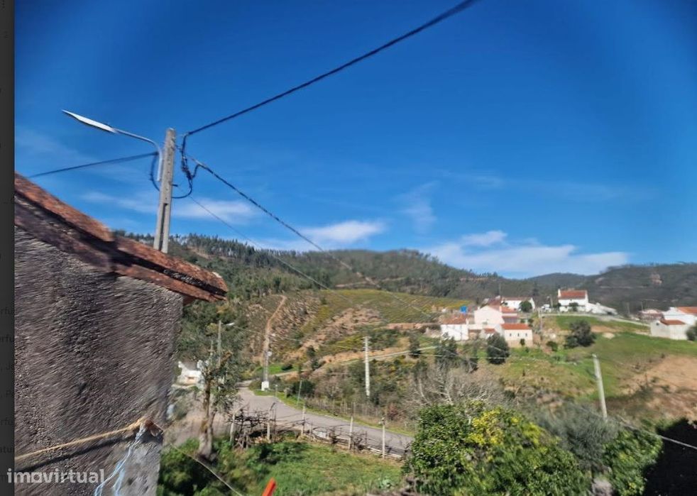 Moradia c/ 2 pisos p/ recuperação total em Cercadas - Vila de Rei