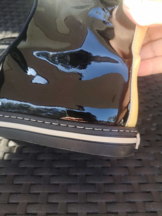 Buty Furla czarne z lakierowanej skóry