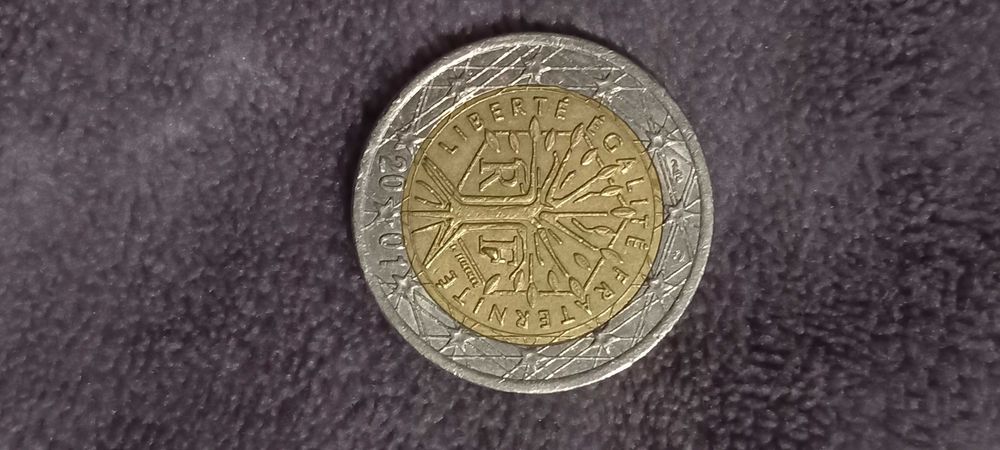 Moeda de França 2 euros de 2001 com erro de cunhagem