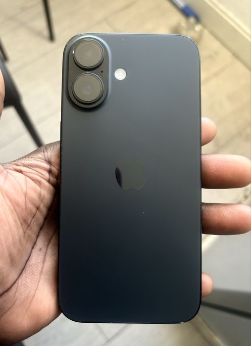 iPhone 16 Normal