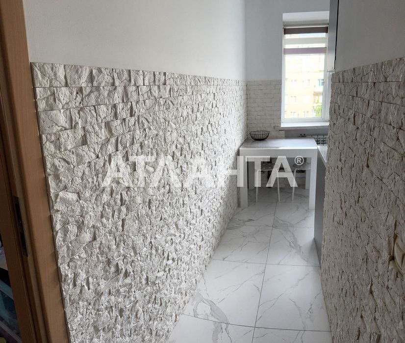 Затишна двокімнатна квартира з ремонтом по вул. Рубчака