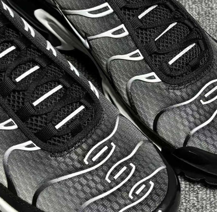 Air Max TN Plus metaliczne srebro R.45