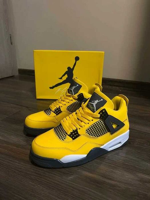 Jordan_4_Retro_tour_yellow R.42