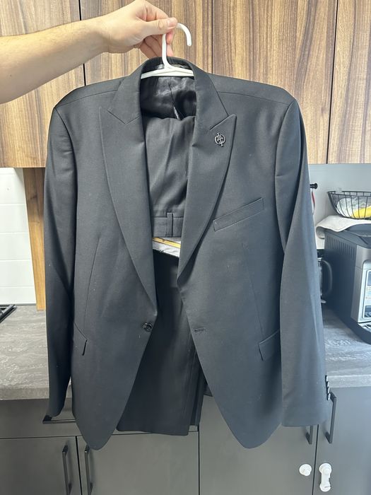 Продам мужской класический костюм! В идеальном состоянии!