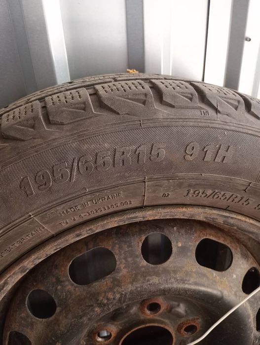 Продаю диски з Зимовою резиною 
195/65 R15