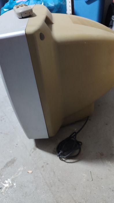 TV Crown 51 cm em bom estado