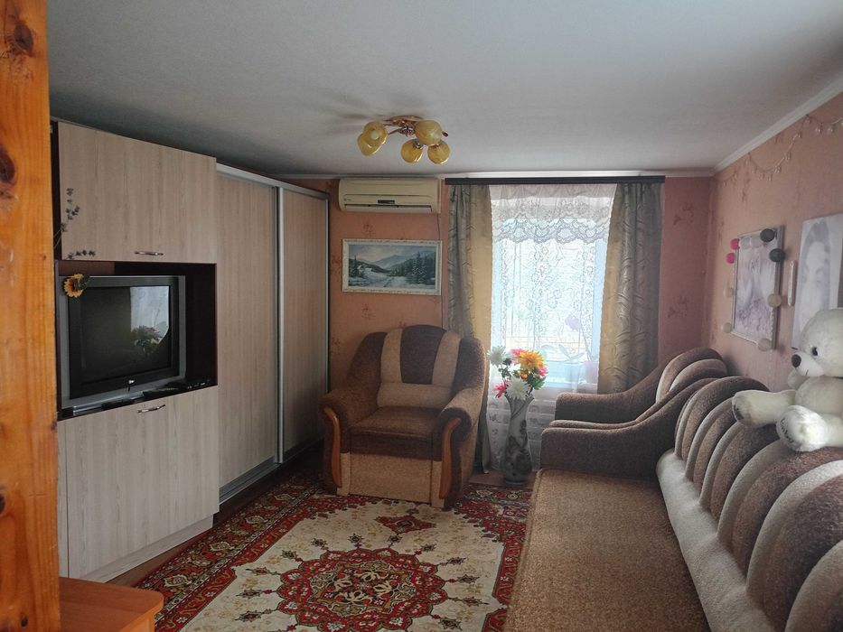 Продаєця частина будинку