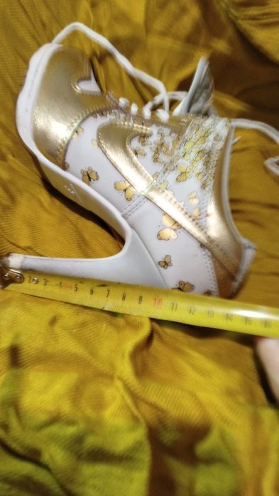 Взуття бу 35 розмір, маю дуже багато на підборах  і не тільки