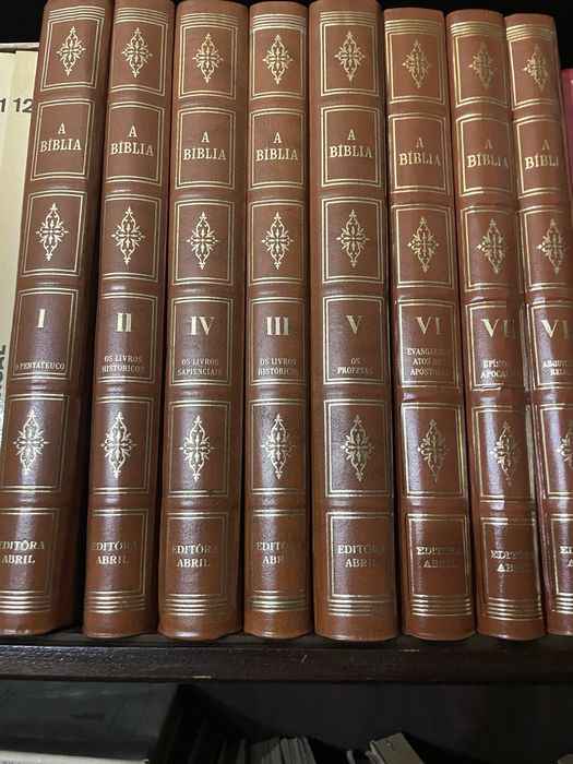 Biblia 8 volumes da editora abril São Paulo