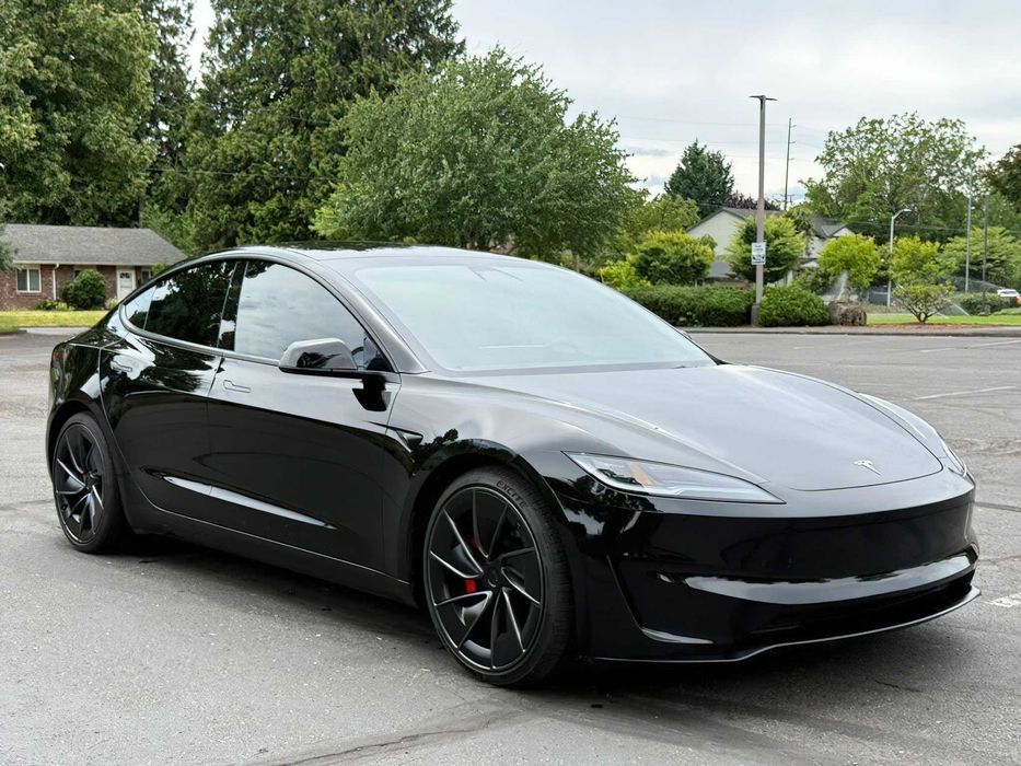Tesla Model 3      2025