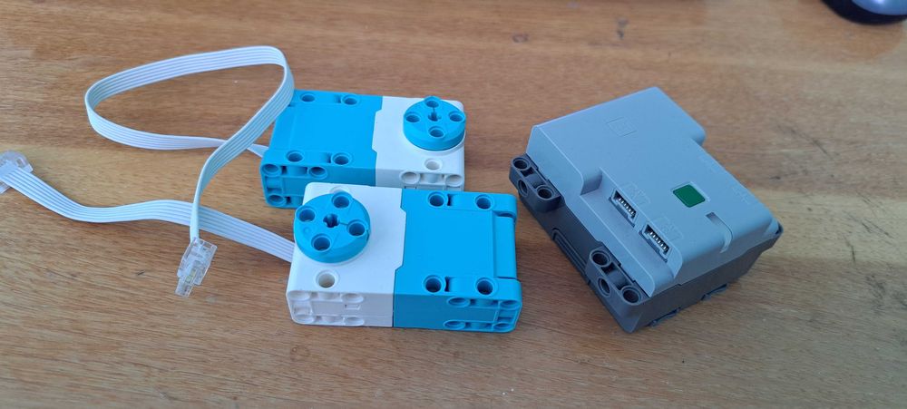 Hub Lego Technic з двигунами