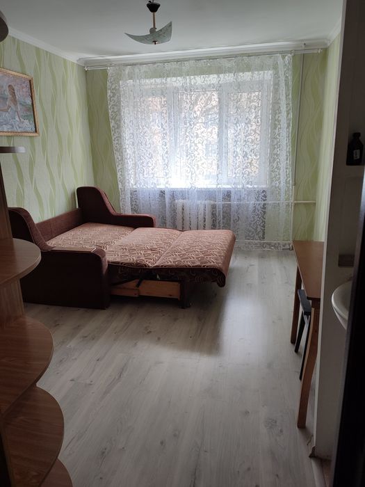 Срочно продам комнату в коммунальной квартире.