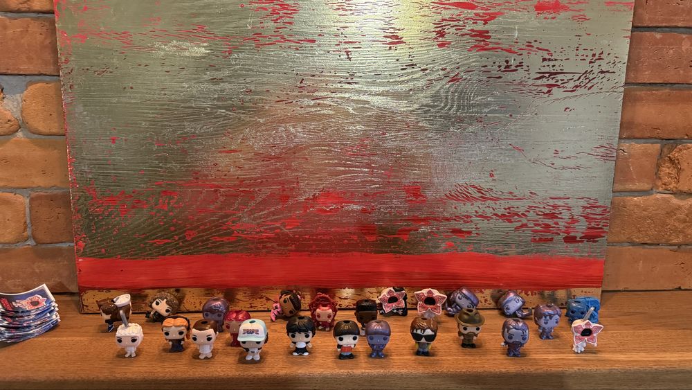 24/24  Kinder joy stranger things фігурки дивні дива ціла колекція