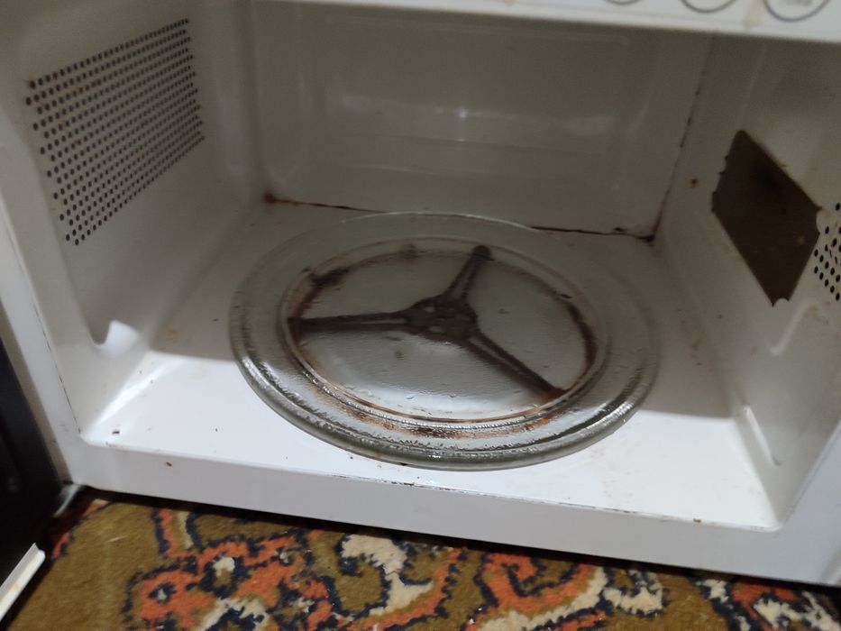 Микроволновка Delfa m20fw (полурабочая)  под ремонт