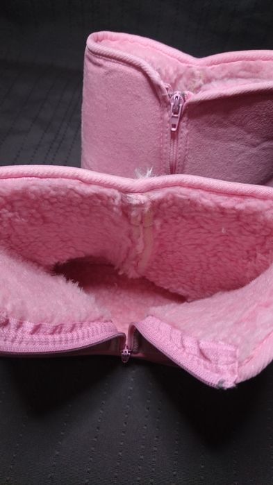 Różowe buty typu emu, R 35