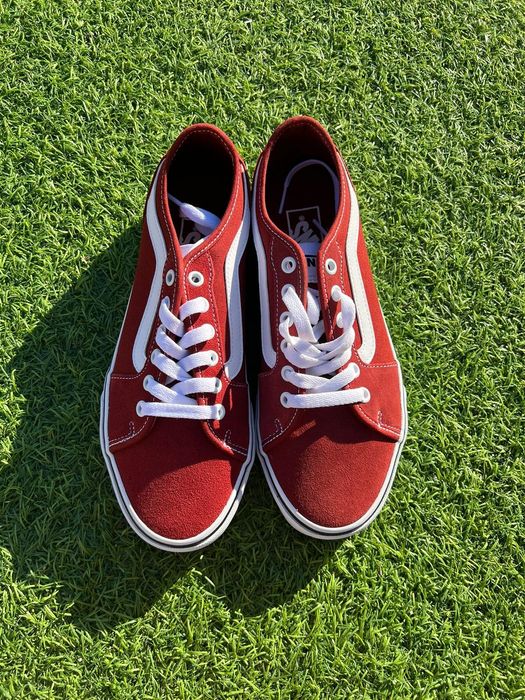 Sapatilhas Vans novas com etiqueta, na caixa.