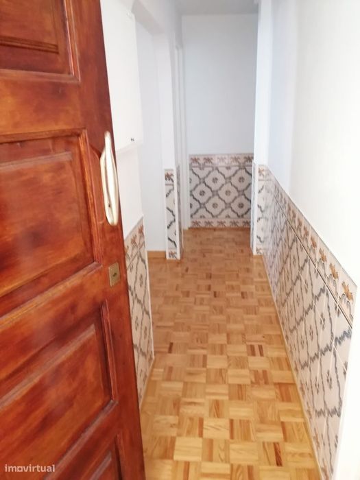 T2+1 no centro de Carcavelos a 5 min a pé da estação, com varanda, E-O