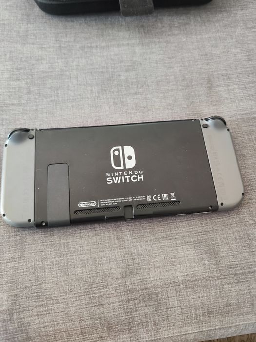 Nintendo Switch V2 (com bolsa, jogos e cartão SD)