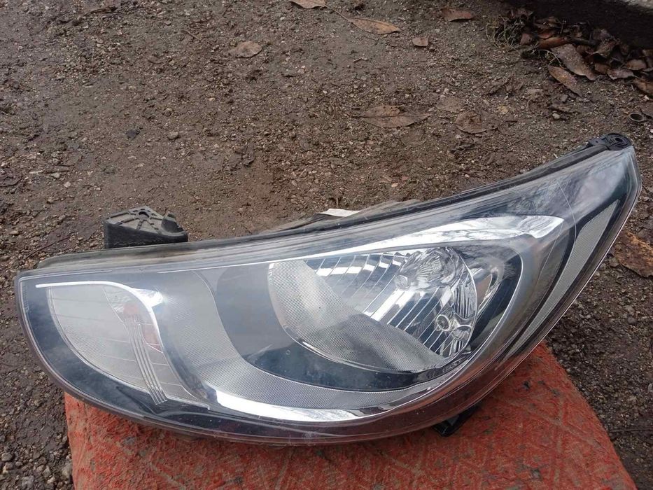 Хюндай акцент фара ліва