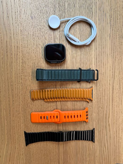 Apple Watch Ultra 2 Titanium Black – komplet akcesoriów