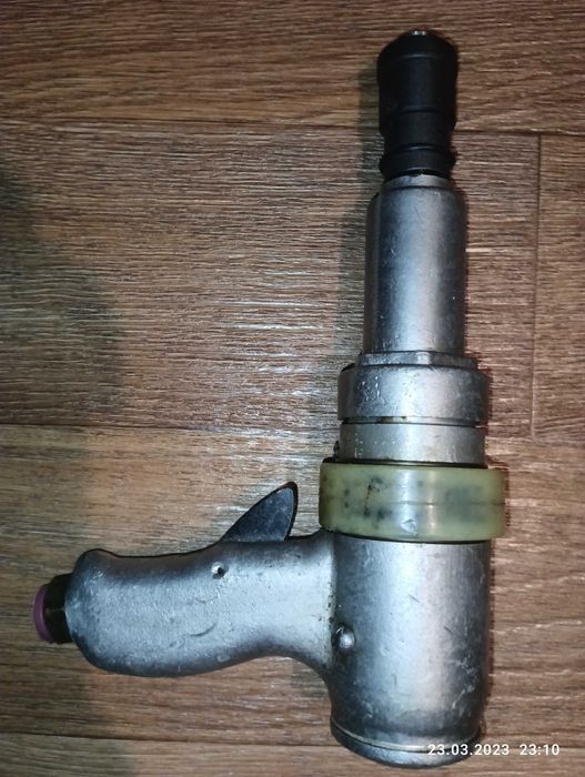 Пневмогайковерт.