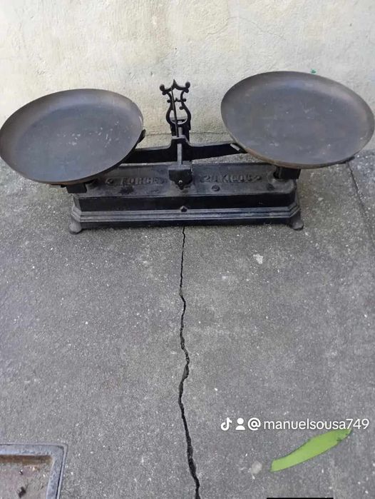 Vendo esta balança muita bonita bom estado