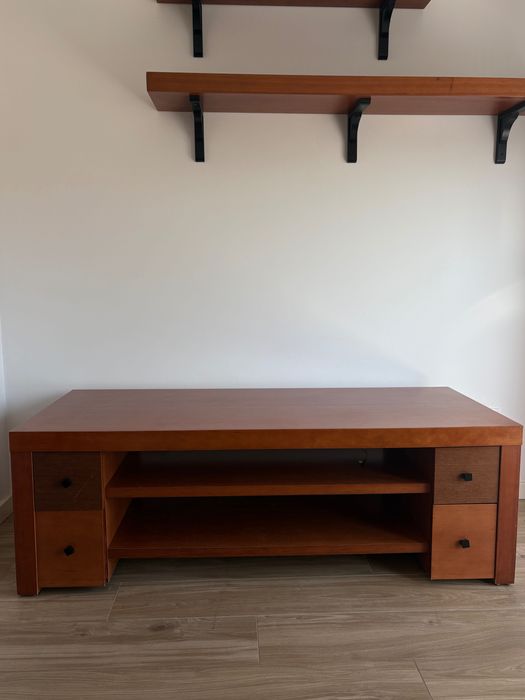 Móvel de TV em madeira