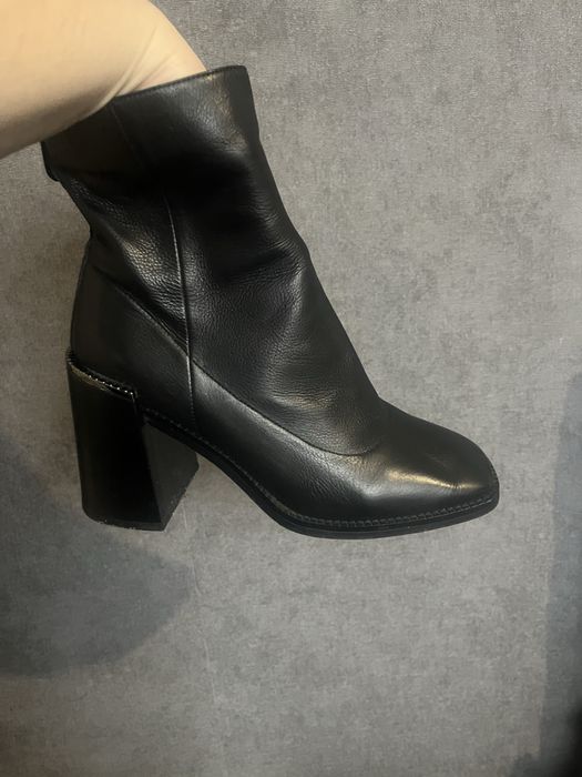 Жіночі черевики 39 розмір